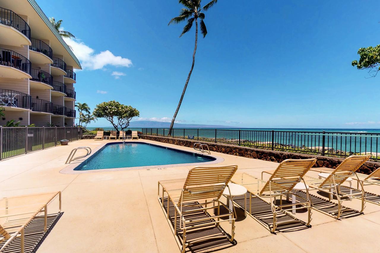 Kahana Reef Oceanfront Condos Bagian luar foto